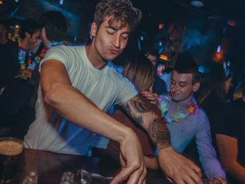 Tiki-Bar-甘迪亚海滩必去景点