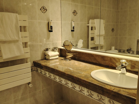 沙隆日酒店主图