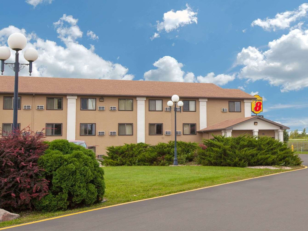 克利尔莱克速8酒店主图