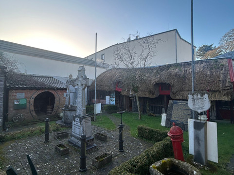 Cashel Folk Village-卡舍尔必去景点