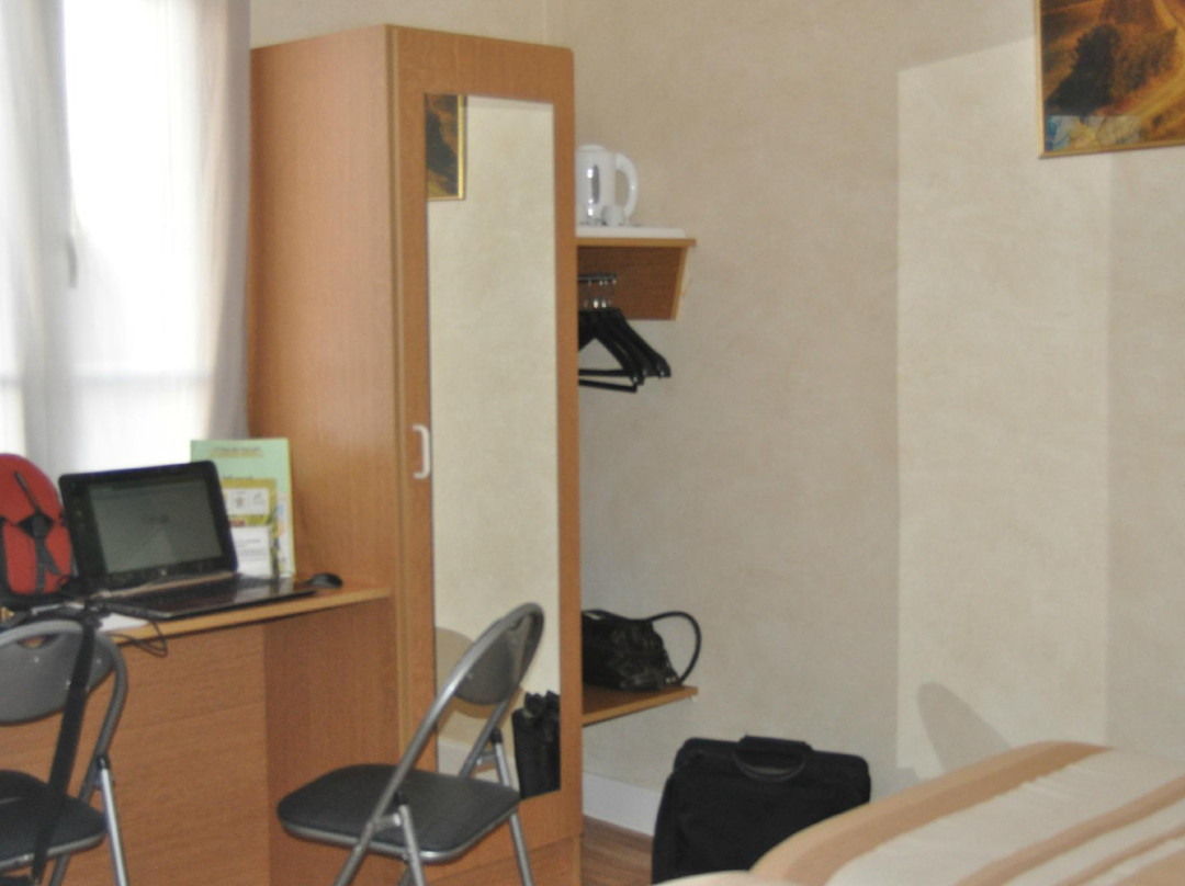 巴黎之家酒店主图