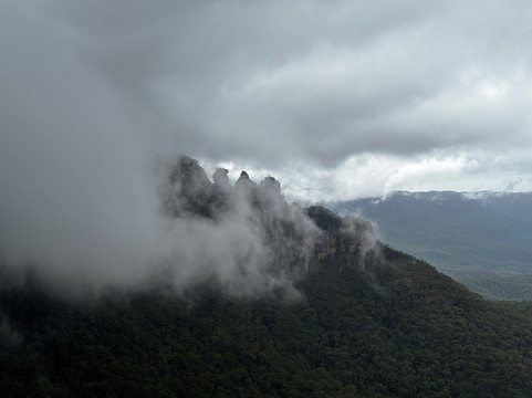 大蓝山山脉-卡通巴必去景点