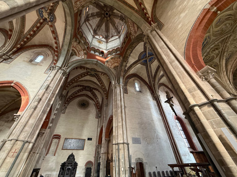 Basilica di Sant'Andrea-韦尔切利必去景点