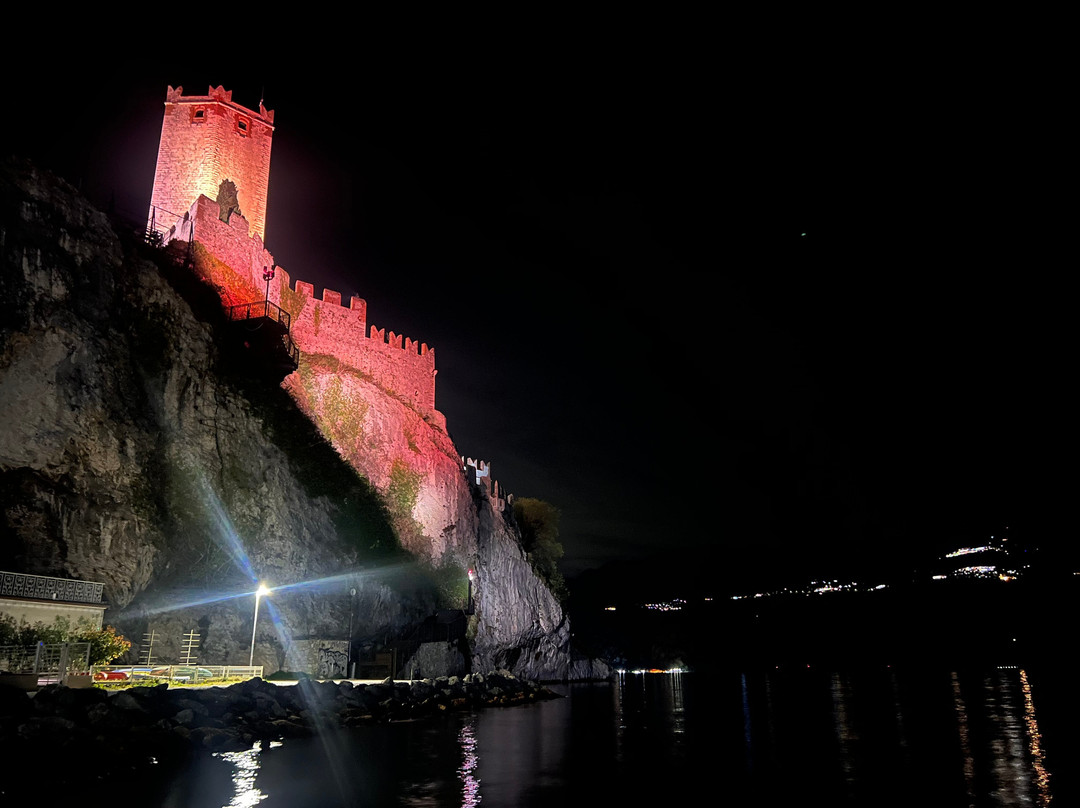 卡斯泰洛湖滨酒店主图