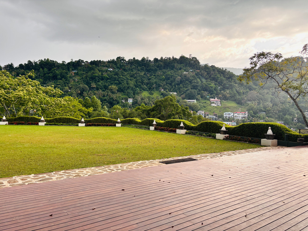 伯爵摄政酒店主图