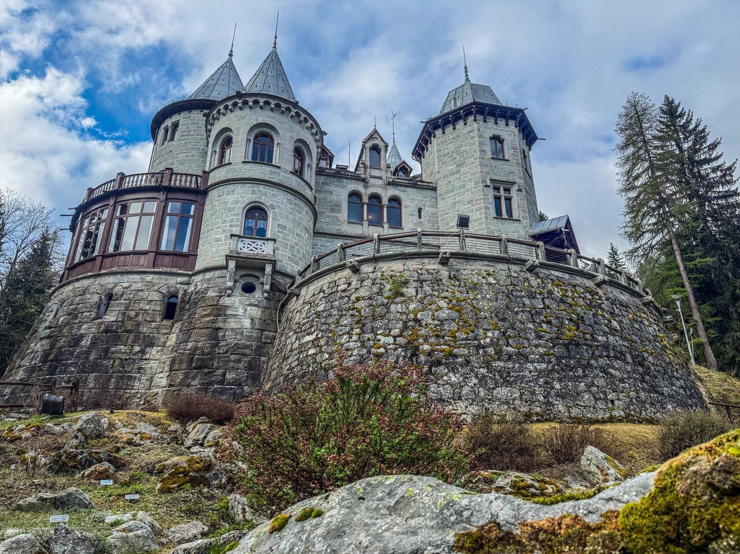 Castel Savoia-Gressoney Saint Jean必去景点