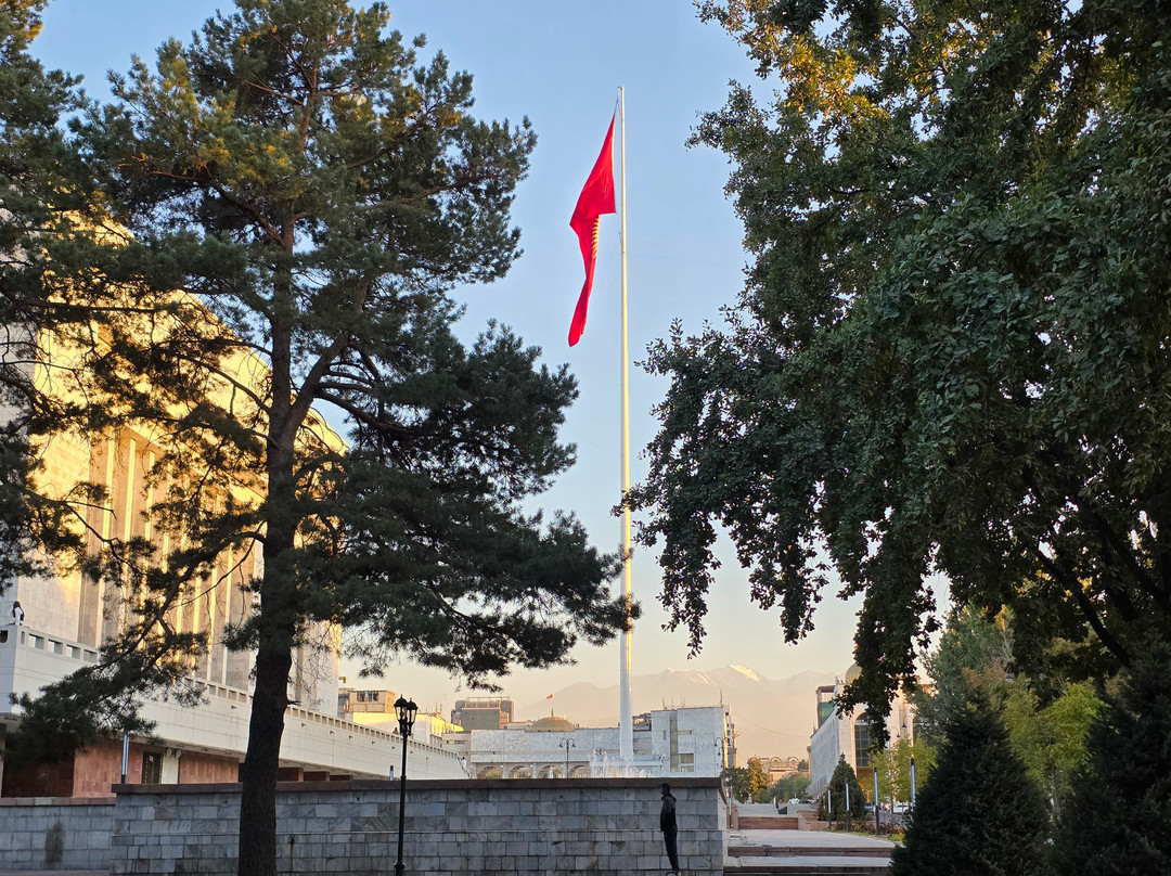 Flagstaff With Country Flag-比斯凯克必去景点