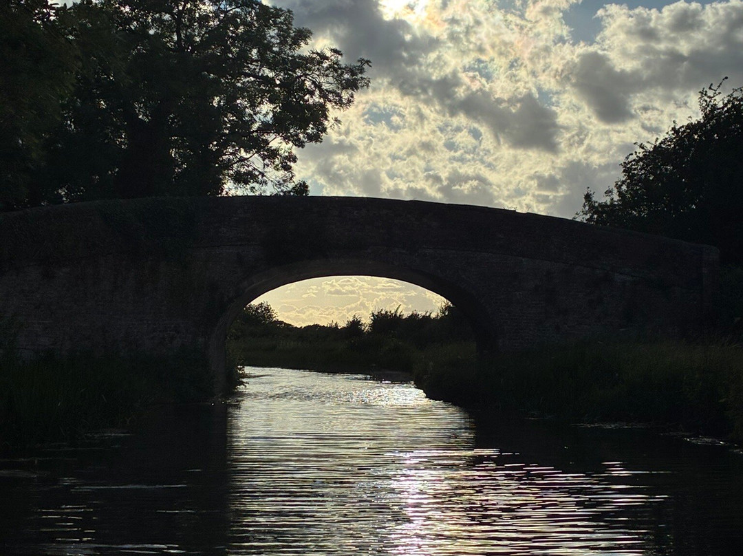 Grantham Canal Three Shires Boat Trips-Woolsthorpe by Belvoir必去景点
