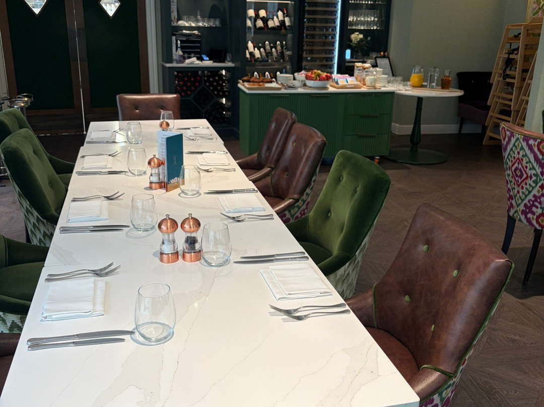 Dewars Restaurant And Rooms主图