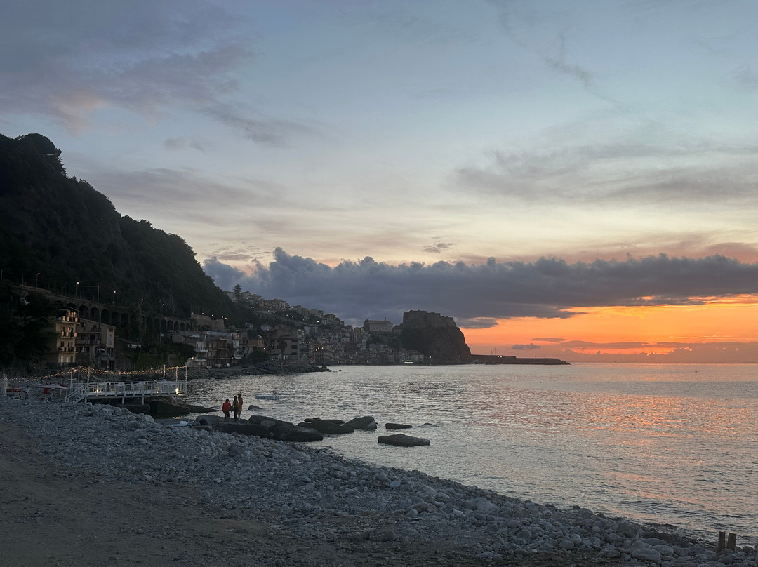 Cala delle Feluche Chianalea-希拉必去景点