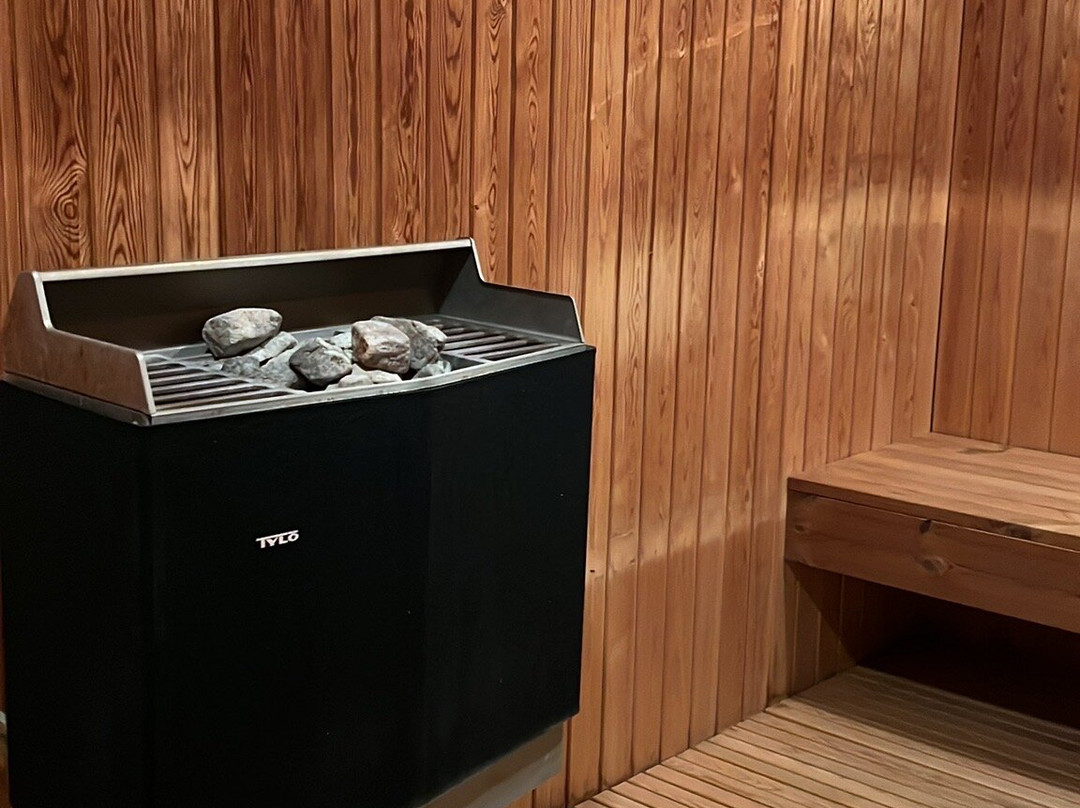 比隆郊外小屋主图