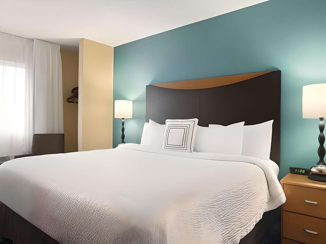 Dubuque Inn & Suites