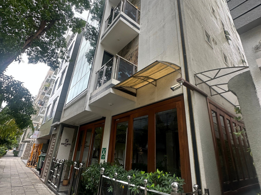 萨曼接待酒店主图