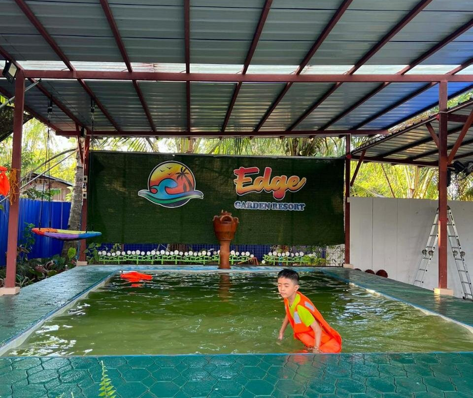 EDGE GARDEN RESORT OZAMIZ CITy