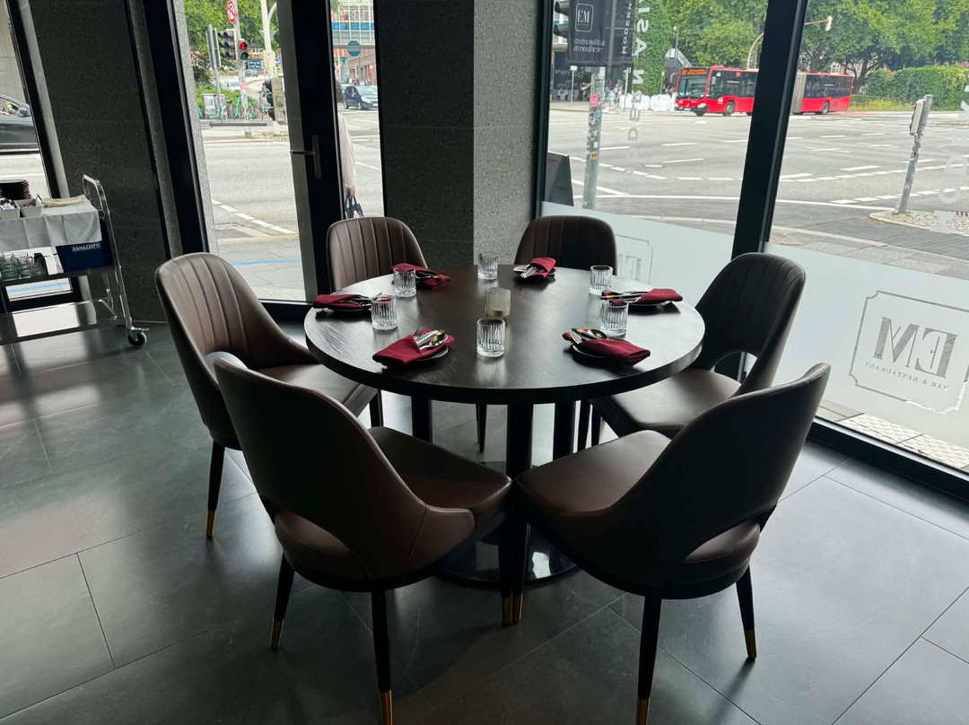 EM Bar & Restaurant
