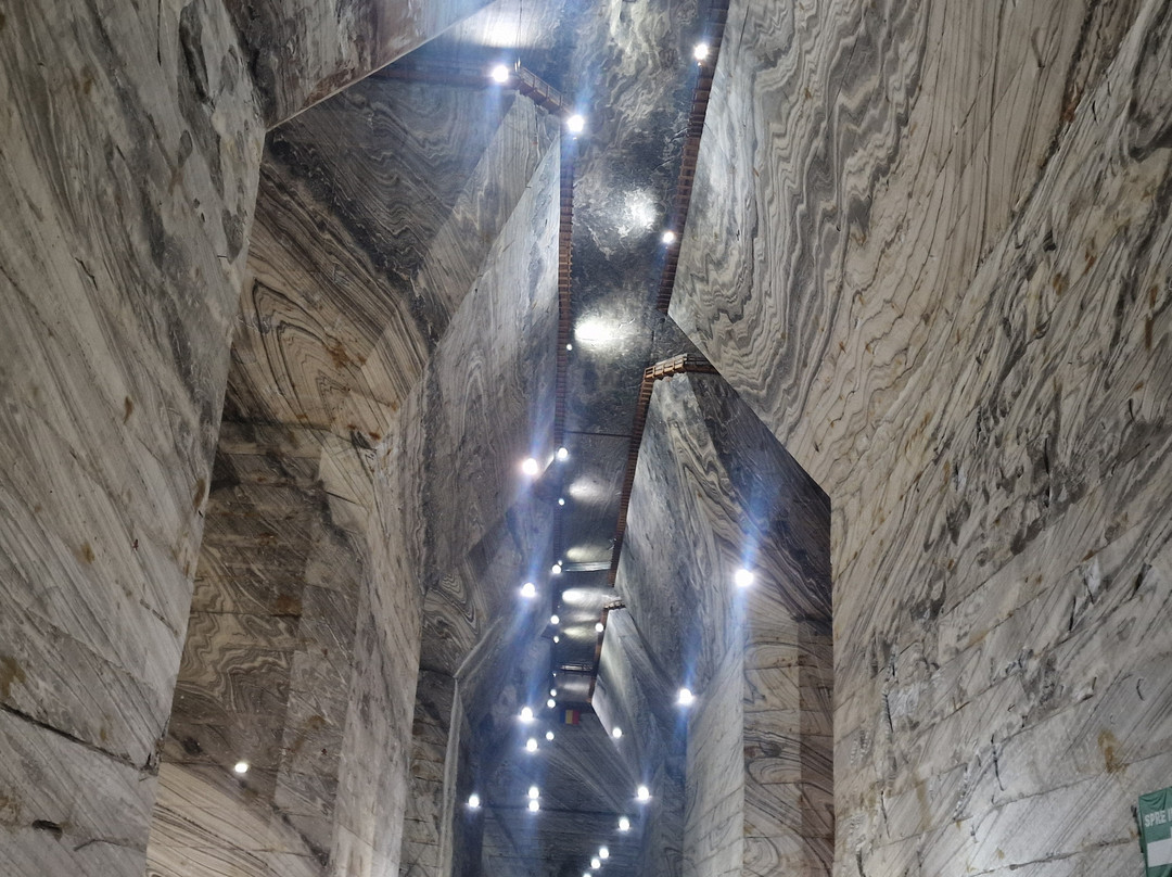 Unirea Salt Mine-斯勒尼克必去景点