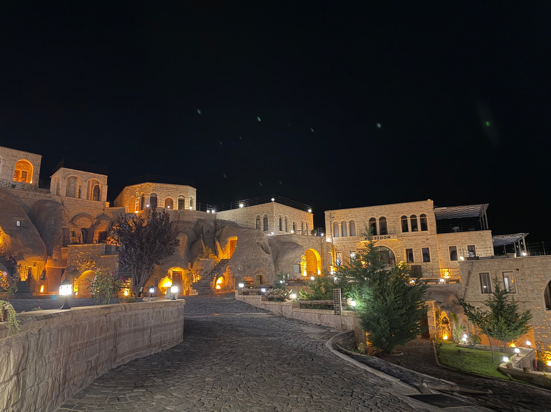Kalsedon Cave Suites