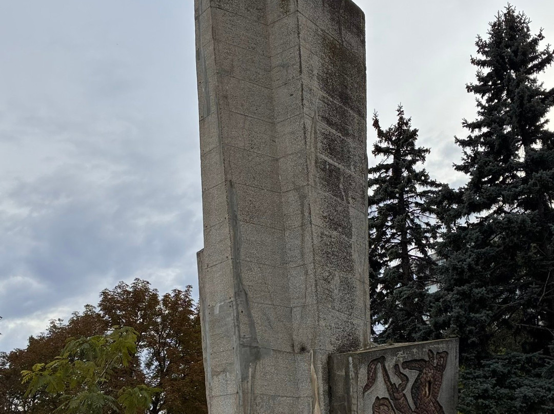 Monument to the Fighters for Soviet Power-Bender必去景点