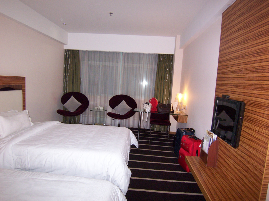 东方山水酒店深圳机场店主图