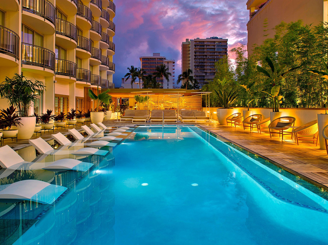 阿库威基基海浪酒店主图