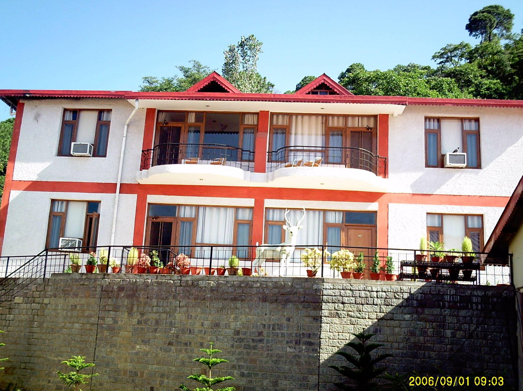 帕尔瓦努酒店住宿-Surya Rock Rose Resort