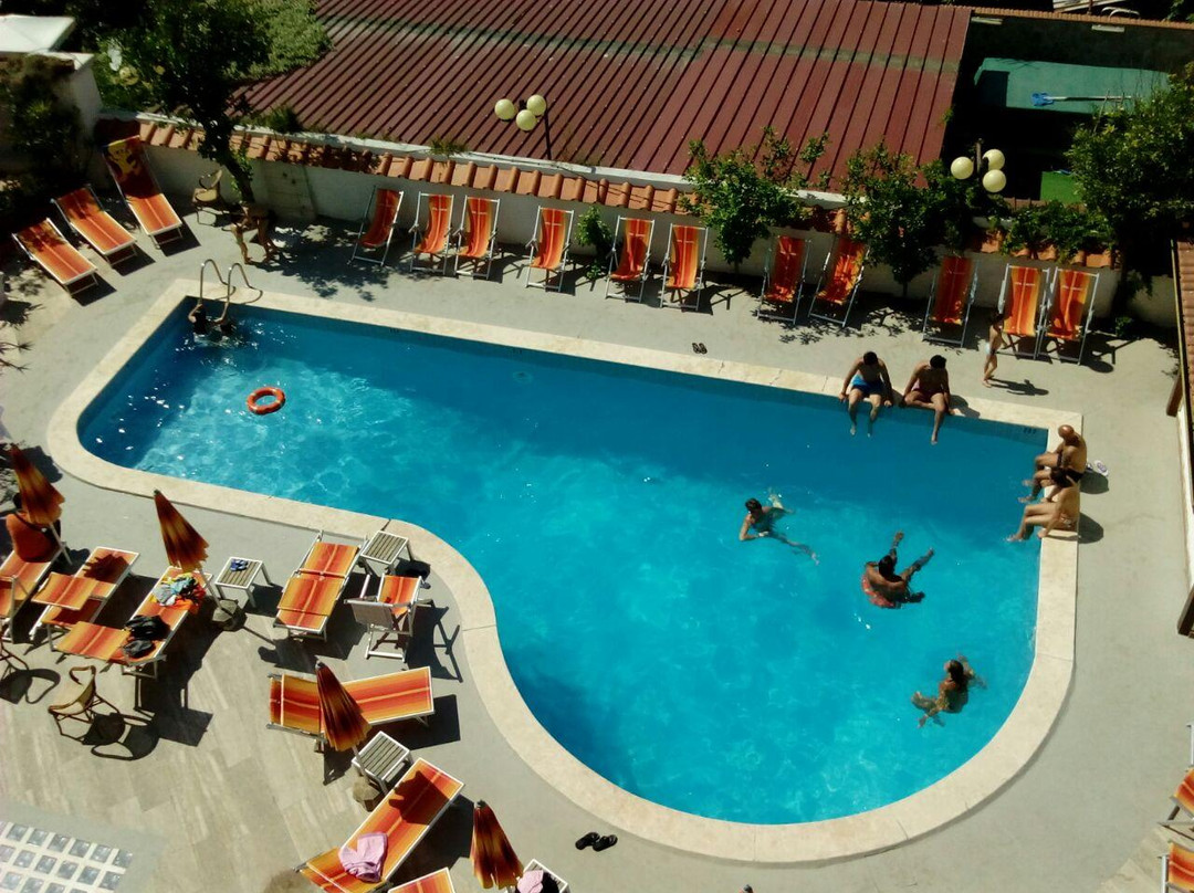 阿尔芭托斯酒店