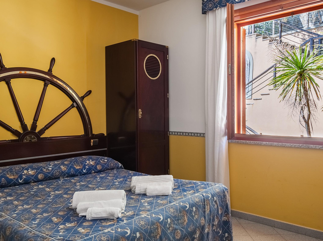 Marina di Casal Velino酒店住宿-Hotel Il Porto & Trattoria Del Mar