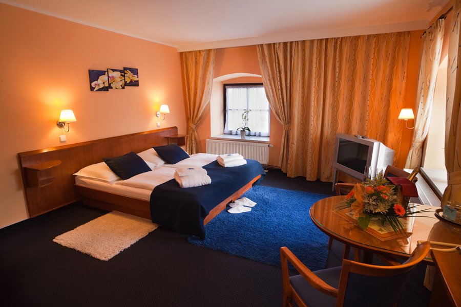 Zamecky Hotel Zlaty Orel-官方