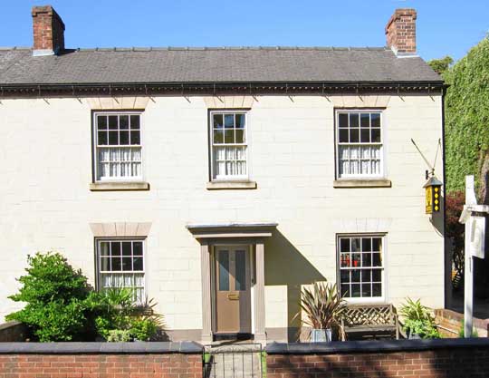 The Coach House-官方