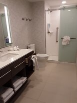 Home2 Suites by Hilton Glen Mills Chadds Ford-浴室
