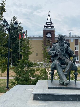 Monument to M. Ye. Saltykov-Shhedrin-Taldom必去景点