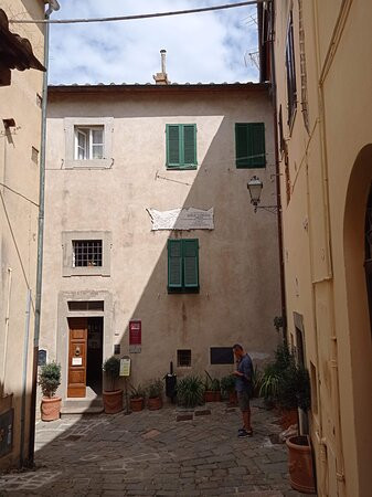 Casa Carducci-卡斯塔涅托卡杜奇必去景点