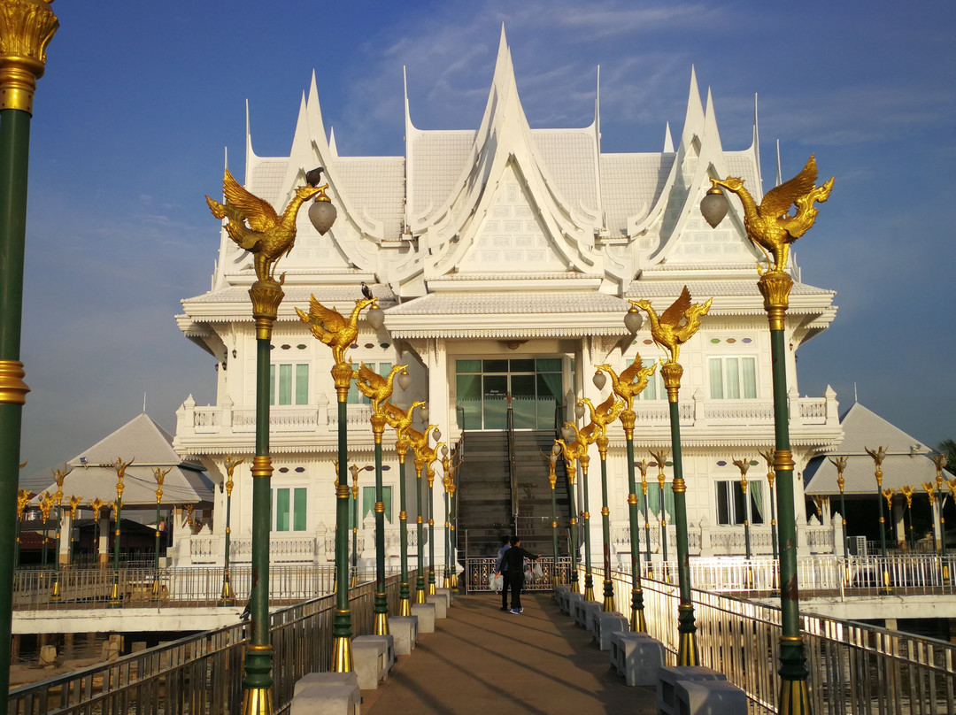 Phra Nang Ruea Lom Shrine景点图片