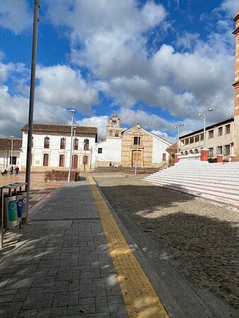 Plaza Sesquile景点图片