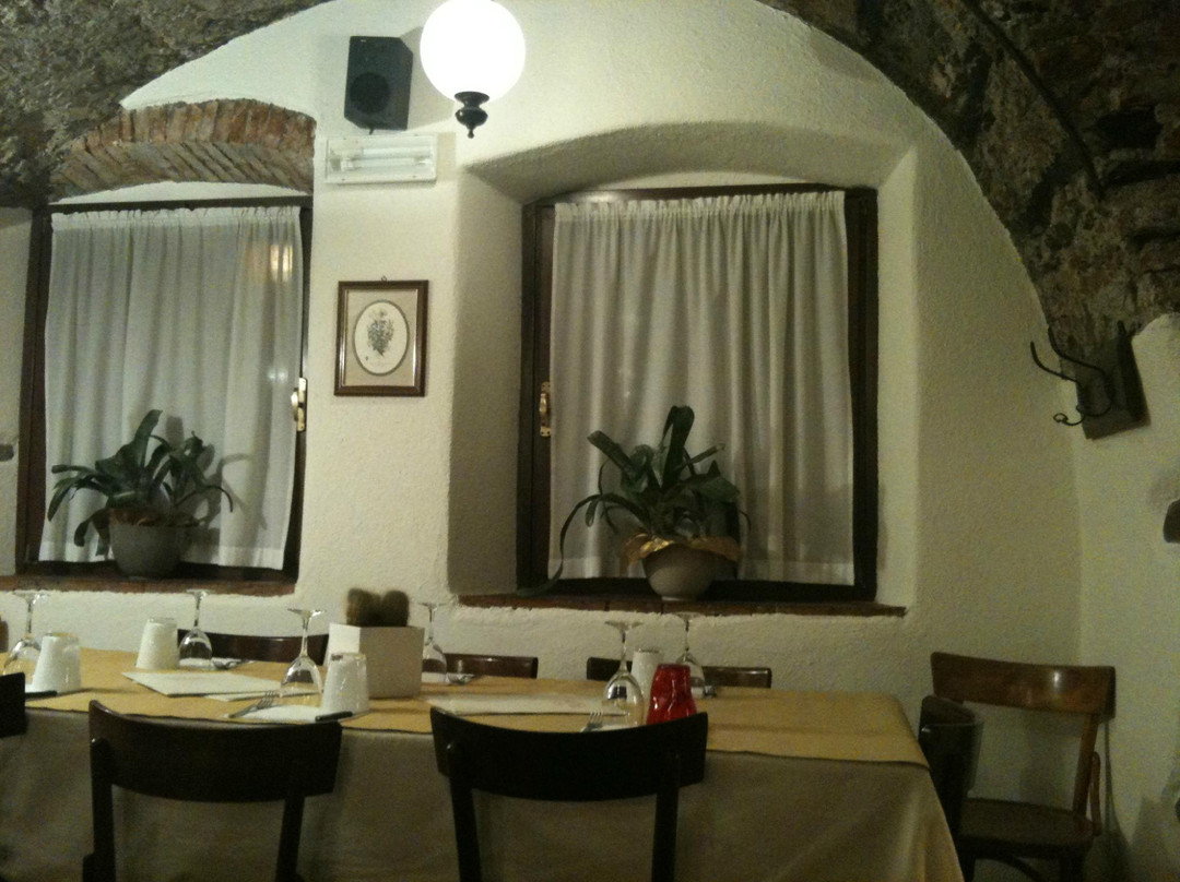 Ardesio餐馆和美食-Hiltonn