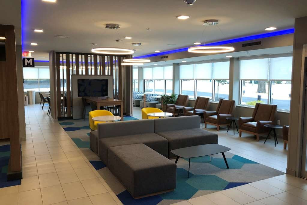Microtel Inn & Suites By Wyndham Hot Springs主图