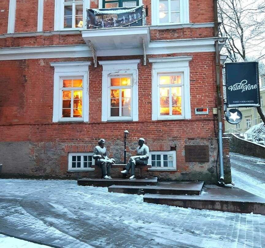 Sculpture Oscar Wilde and Eduard Vilde-塔尔图必去景点