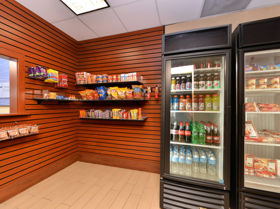 Holiday Inn Express & Suites San Diego Otay Mesa By IHG主图