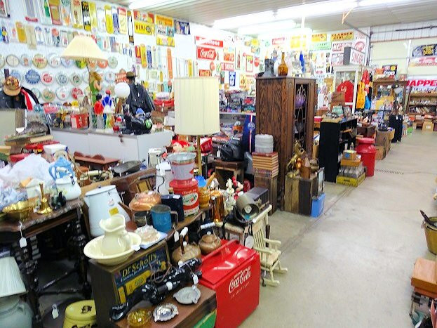 Ysi Antiques And Collectibles景点图片