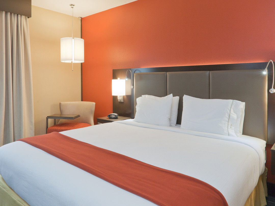 Holiday Inn Express & Suites Fulton by IHG主图