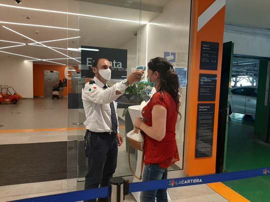 Centro Commerciale La Cartiera-庞贝必去景点