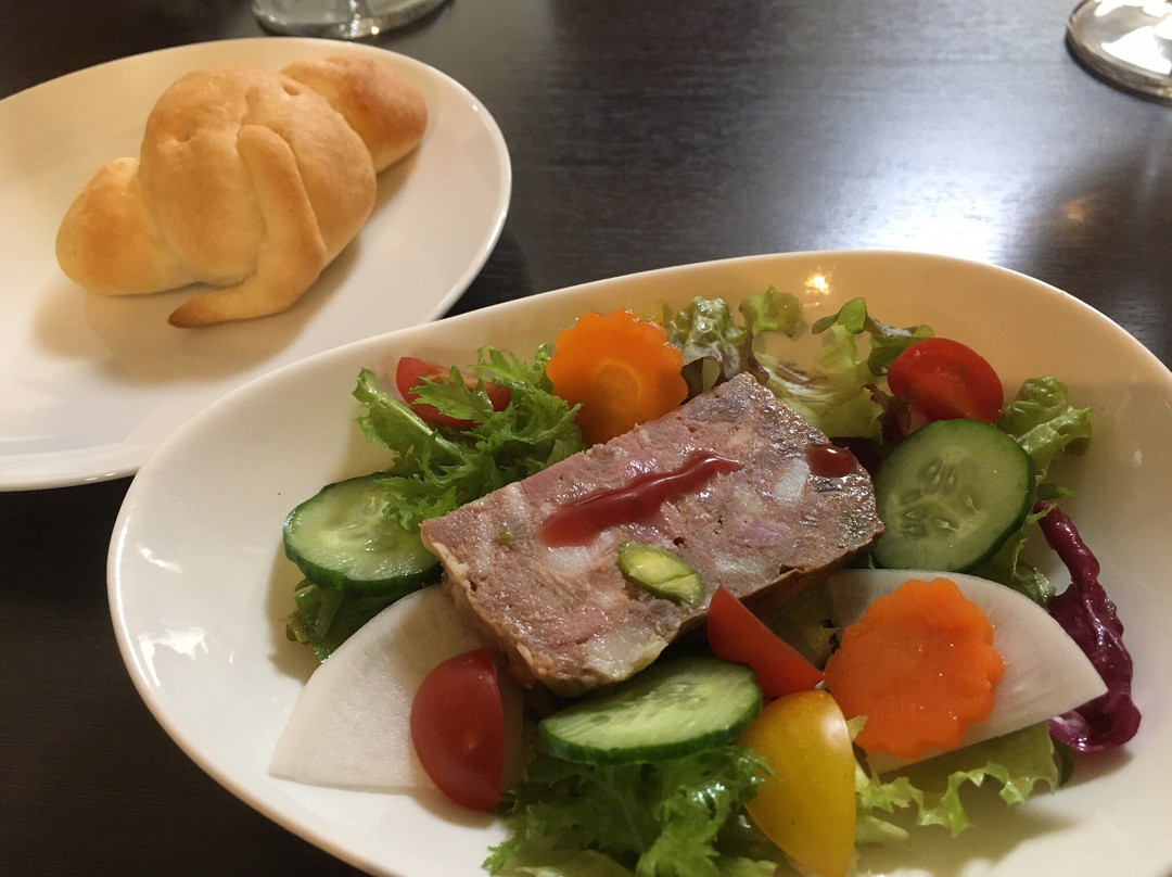 カジュアルフレンチ シェシミズ