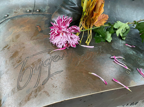 Leonid Bykov Monument-基辅必去景点