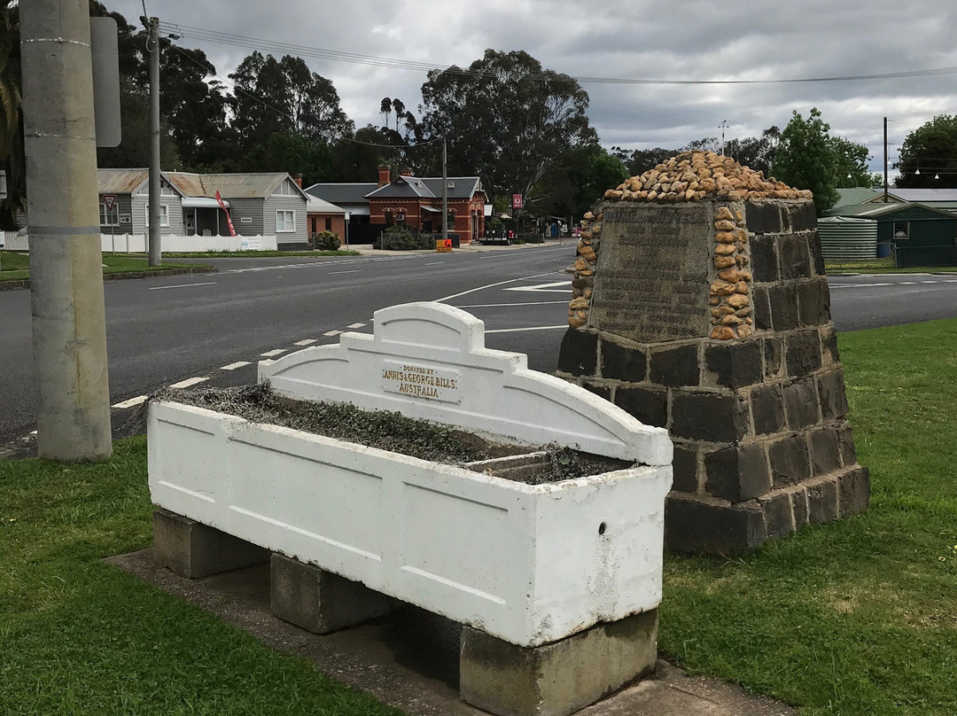 Hume & Hovell Monument景点图片
