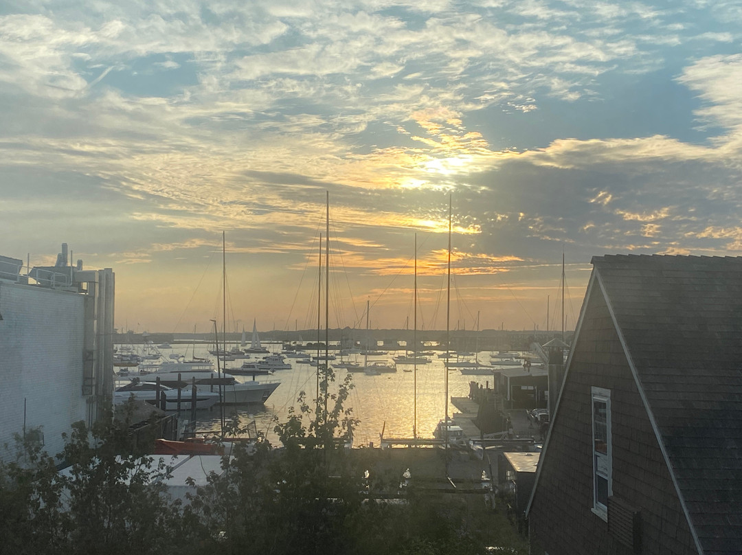 Forty 1⁰ North主图