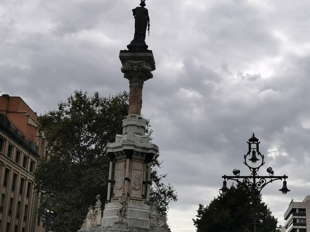 Monumento a los Fueros-Salinas de Pamplona必去景点