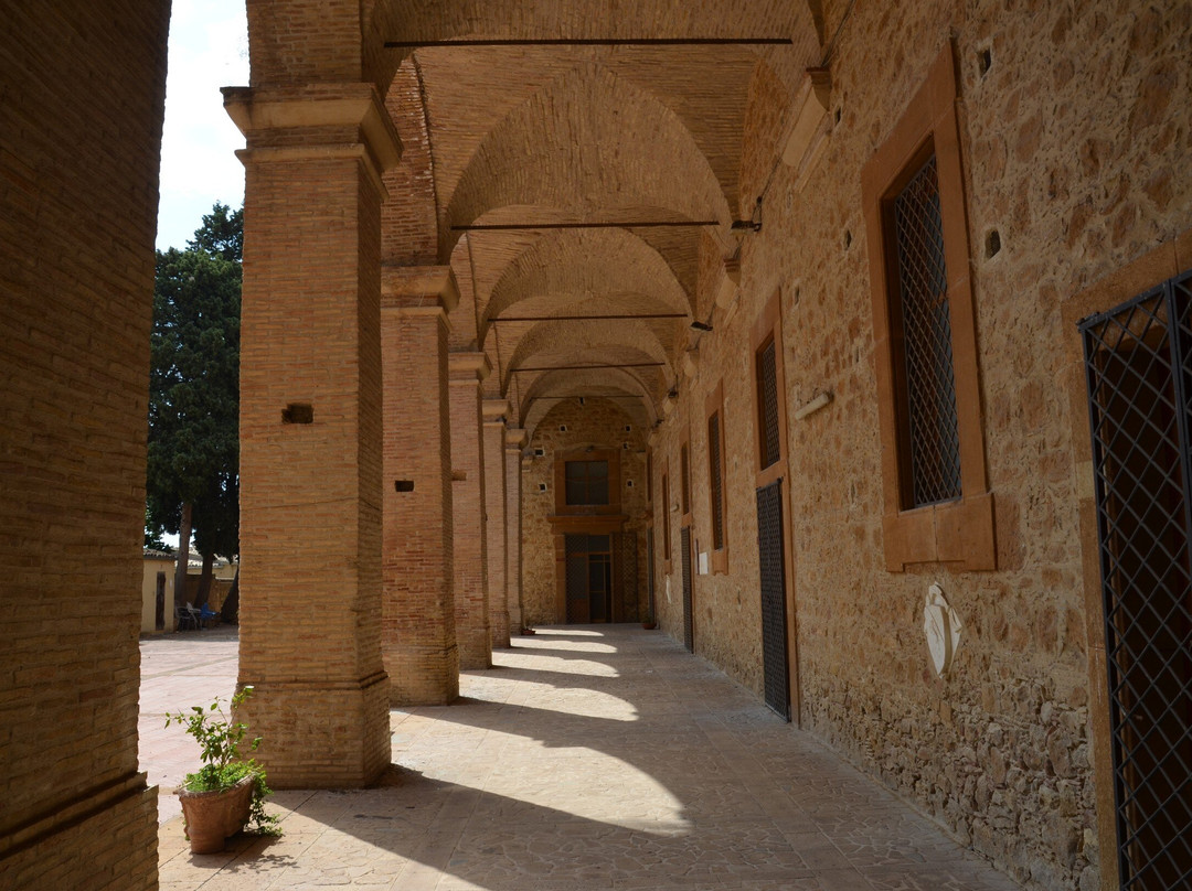 Biblioteca Comunale “Alceste e Remigio Roccella”-皮亚扎－阿尔梅里纳必去景点