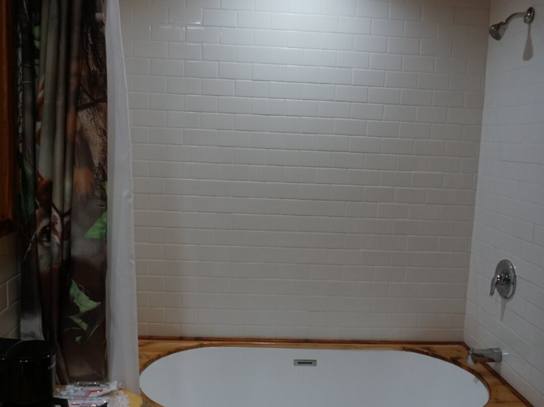 The Halfway House Motel主图