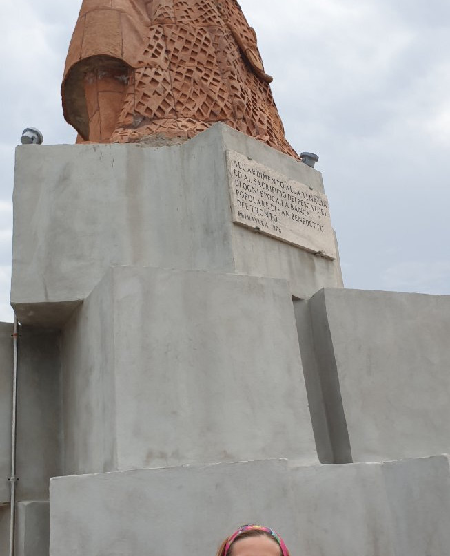 Monumento al Pescatore-圣贝内代托-德尔特龙托必去景点