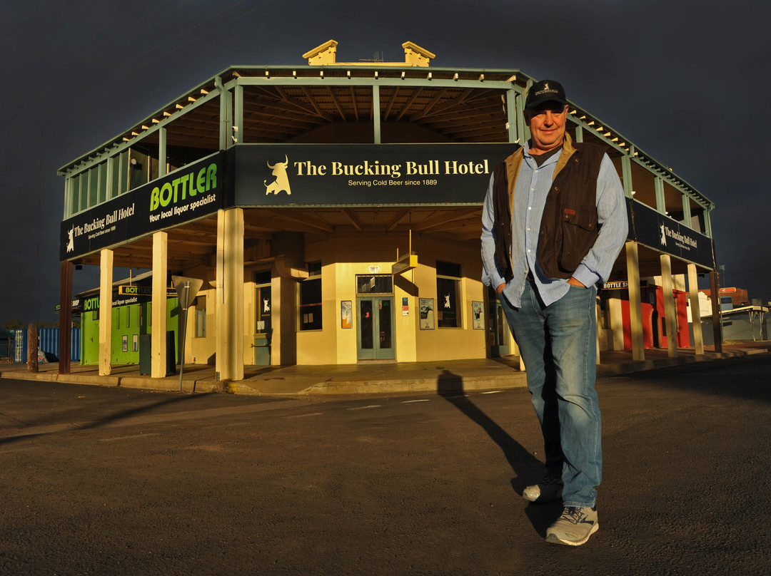 The Bucking Bull Hotel主图